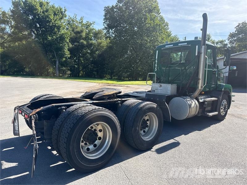 Mack Anthem AN64T 6x4 T/A Day Cab Truck Tractor Tracteur routier