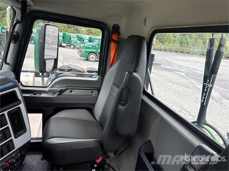 Mack Anthem AN64T 6x4 T/A Day Cab Truck Tractor Sattelzugmaschinen