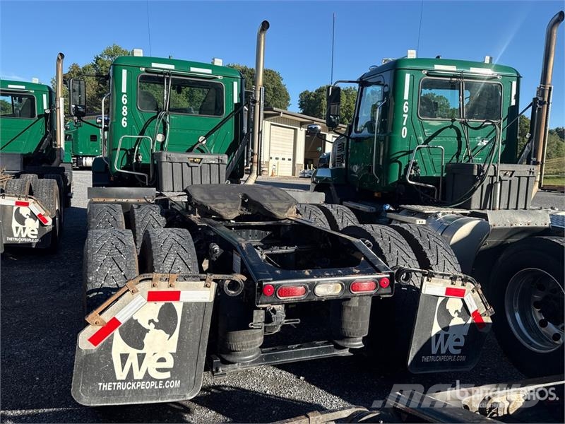 Mack Anthem AN64T 6x4 T/A Day Cab Truck Tractor Sadulveokid