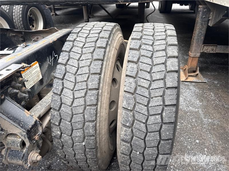 Mack Anthem AN64T 6x4 T/A Sleeper Truck Tractor Ťahače