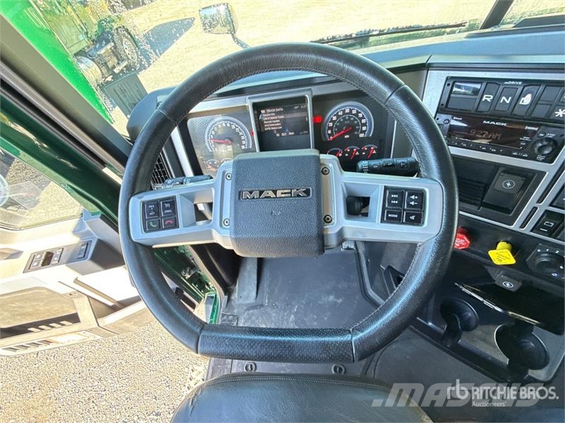 Mack Anthem AN64T 6x4 T/A Sleeper Truck Tractor Влекачи