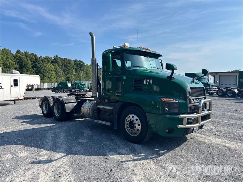 Mack Anthem AN64T 6x4 T/A Day Cab Truck Tractor Nyergesvontatók