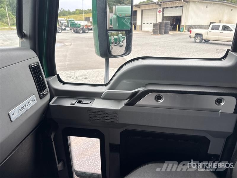 Mack Anthem AN64T 6x4 T/A Sleeper Truck Tractor Ťahače