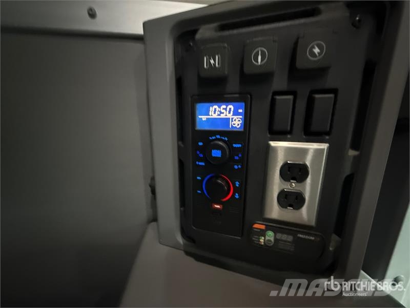 Mack Anthem AN64T 6x4 T/A Sleeper Truck Tractor وحدات الجر