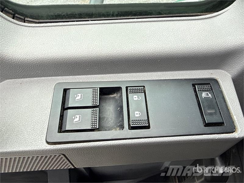 Mack Anthem AN64T 6x4 T/A Sleeper Truck Tractor Ťahače