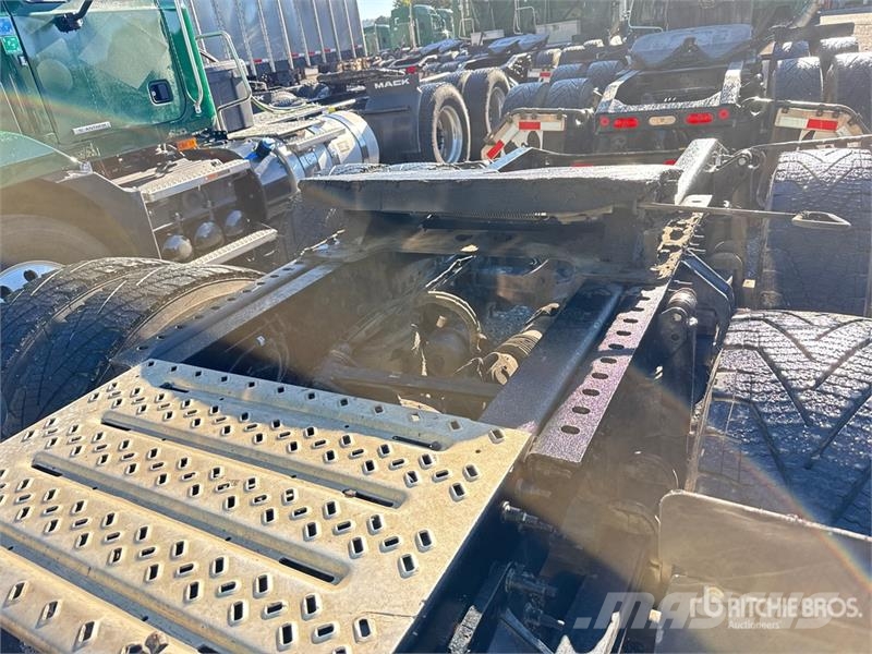 Mack Anthem AN64T 6x4 T/A Sleeper Truck Tractor Влекачи