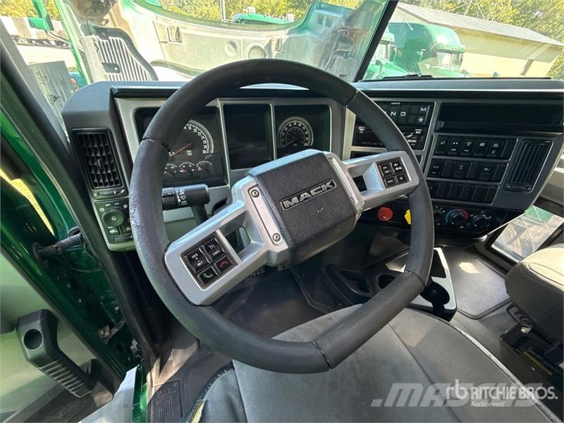 Mack Anthem AN64T 6x4 T/A Sleeper Truck Tractor Седельные тягачи