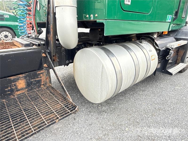 Mack Anthem AN64T 6x4 T/A Sleeper Truck Tractor Ťahače