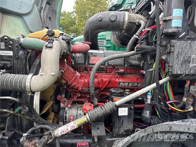 Mack Anthem AN64T 6x4 T/A Sleeper Truck Tractor Tracteur routier