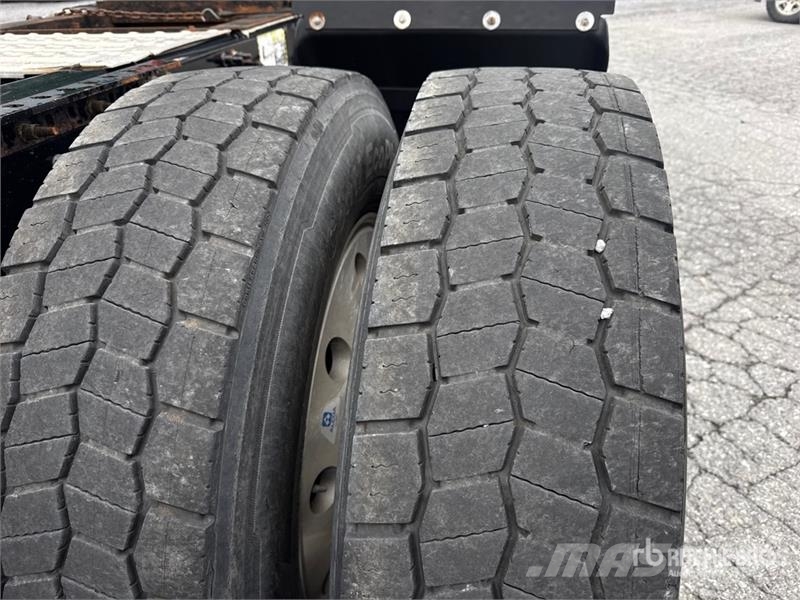 Mack Anthem AN64T 6x4 T/A Sleeper Truck Tractor Ťahače