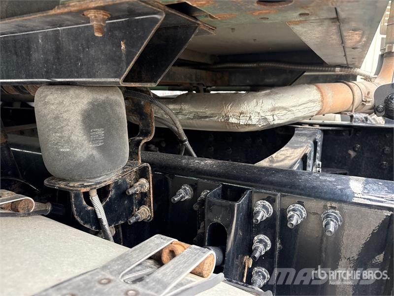 Mack Anthem AN64T 6x4 T/A Sleeper Truck Tractor Ťahače