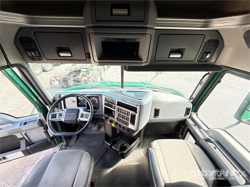 Mack Anthem AN64T 6x4 T/A Sleeper Truck Tractor وحدات الجر
