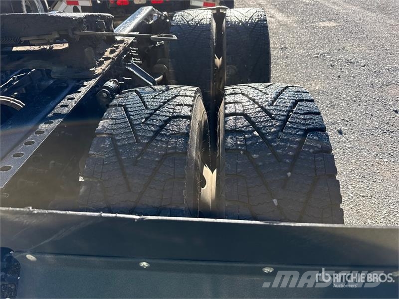 Mack Anthem AN64T 6x4 T/A Sleeper Truck Tractor Влекачи