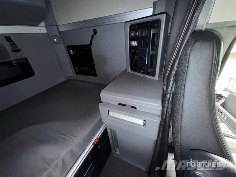 Mack Anthem AN64T 6x4 T/A Sleeper Truck Tractor وحدات الجر