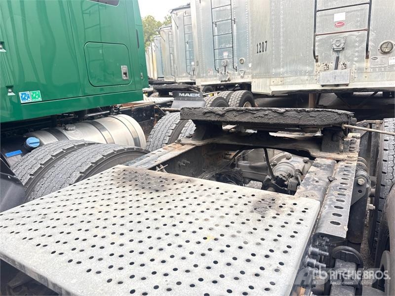 Mack Anthem AN64T 6x4 T/A Sleeper Truck Tractor Vlačilci