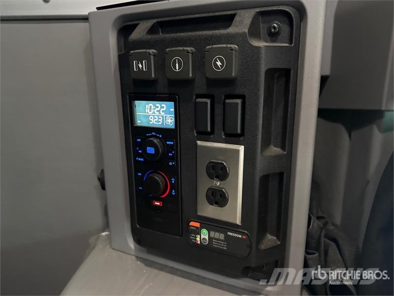 Mack Anthem AN64T 6x4 T/A Sleeper Truck Tractor وحدات الجر