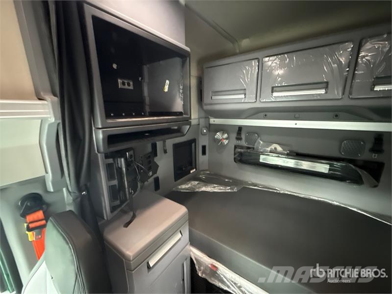 Mack Anthem AN64T 6x4 T/A Sleeper Truck Tractor وحدات الجر