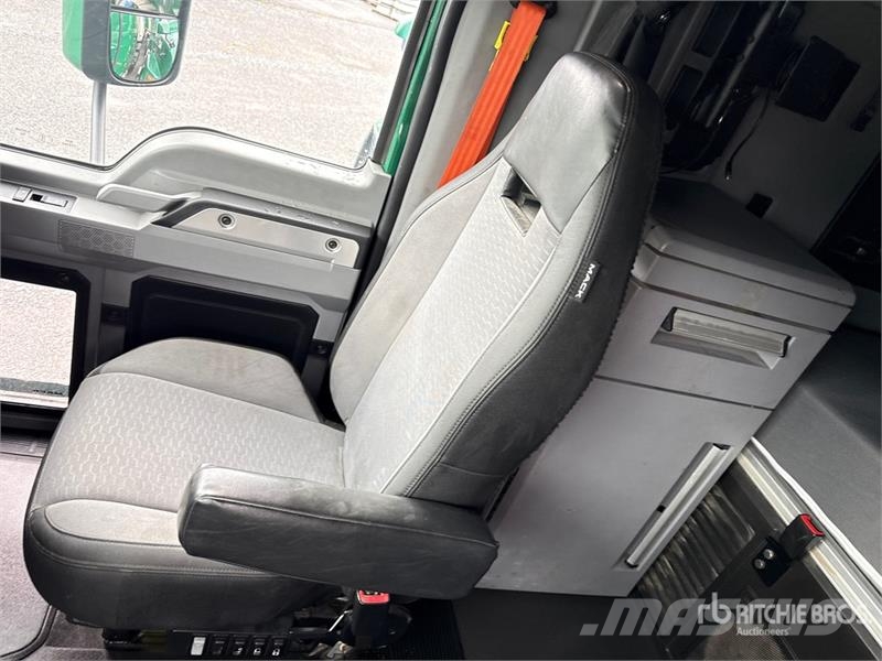 Mack Anthem AN64T 6x4 T/A Sleeper Truck Tractor وحدات الجر