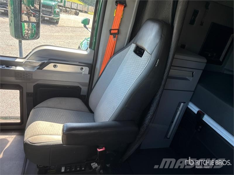 Mack Anthem AN64T 6x4 T/A Sleeper Truck Tractor وحدات الجر