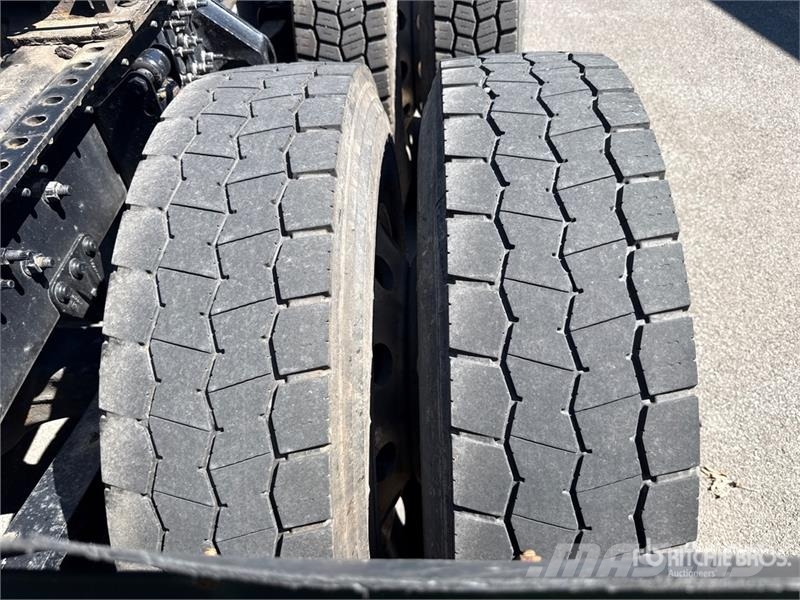 Mack Anthem AN64T 6x4 T/A Sleeper Truck Tractor Седельные тягачи