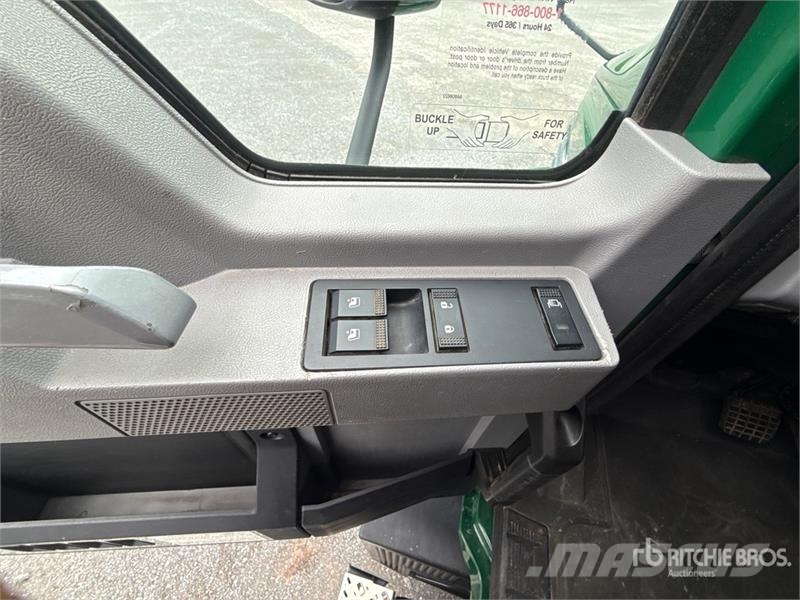 Mack Anthem AN64T 6x4 T/A Sleeper Truck Tractor Ťahače