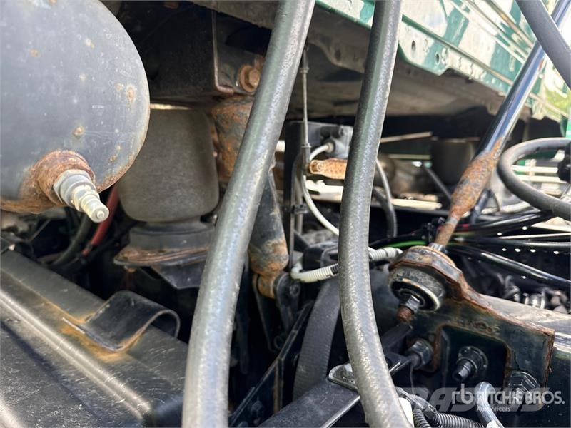 Mack Anthem AN64T 6x4 T/A Day Cab Truck Tractor Sadulveokid