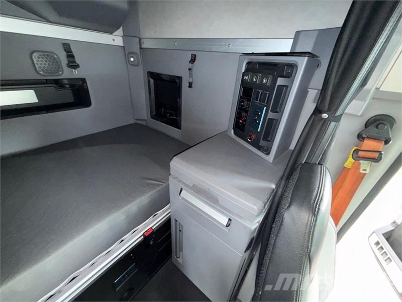 Mack Anthem AN64T 6x4 T/A Sleeper Truck Tractor وحدات الجر