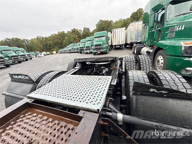 Mack Anthem AN64T 6x4 T/A Sleeper Truck Tractor وحدات الجر