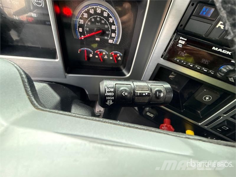 Mack Anthem AN64T 6x4 T/A Sleeper Truck Tractor وحدات الجر