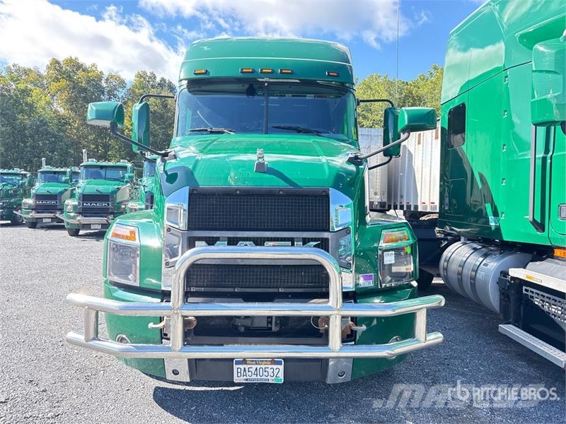 Mack Anthem AN64T 6x4 T/A Sleeper Truck Tractor وحدات الجر
