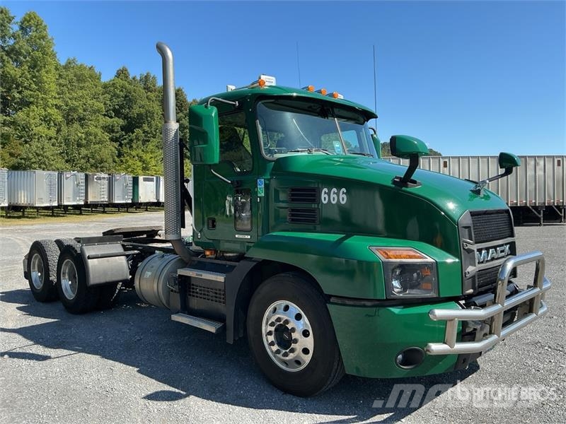 Mack Anthem AN64T 6x4 T/A Day Cab Truck Tractor Vlačilci