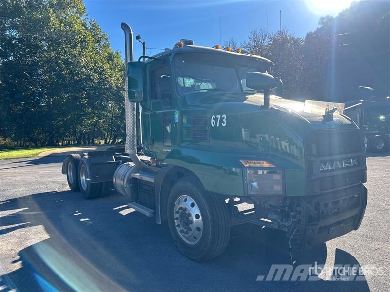 Mack Anthem AN64T 6x4 T/A Day Cab Truck Tractor (Inoper Tegljači