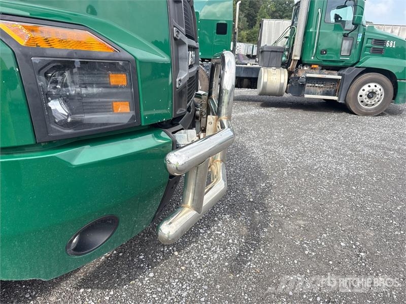 Mack Anthem AN64T 6x4 T/A Day Cab Truck Tractor Sadulveokid