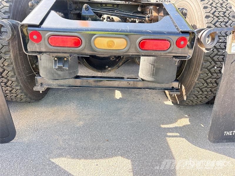 Mack Anthem AN64T 6x4 T/A Sleeper Truck Tractor Седельные тягачи