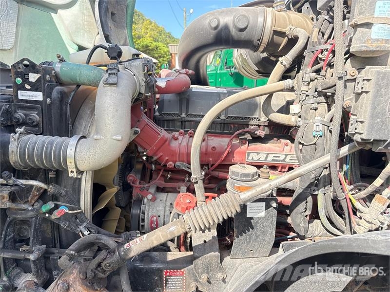 Mack Anthem AN64T 6x4 T/A Sleeper Truck Tractor Седельные тягачи