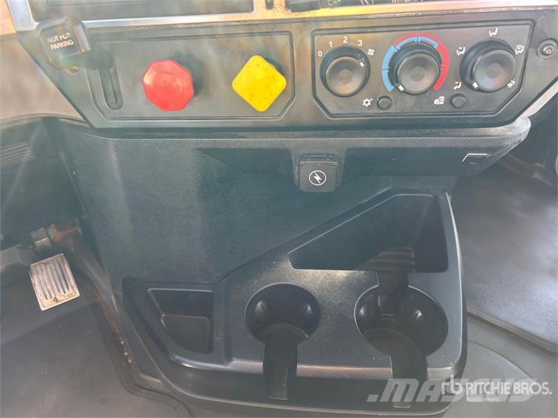 Mack Anthem AN64T 6x4 T/A Day Cab Truck Tractor Motrici e Trattori Stradali