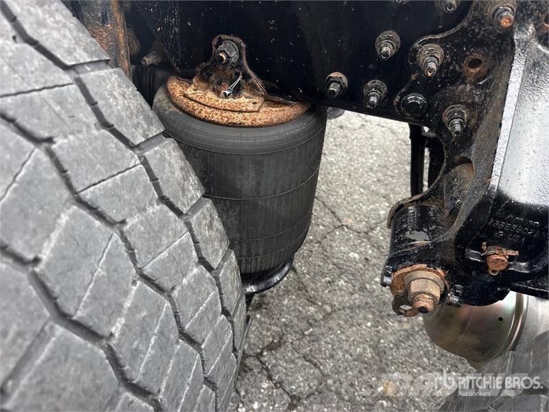 Mack Anthem AN64T 6x4 T/A Sleeper Truck Tractor Ťahače