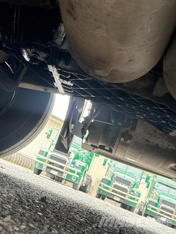 Mack Anthem AN64T 6x4 T/A Sleeper Truck Tractor Ťahače