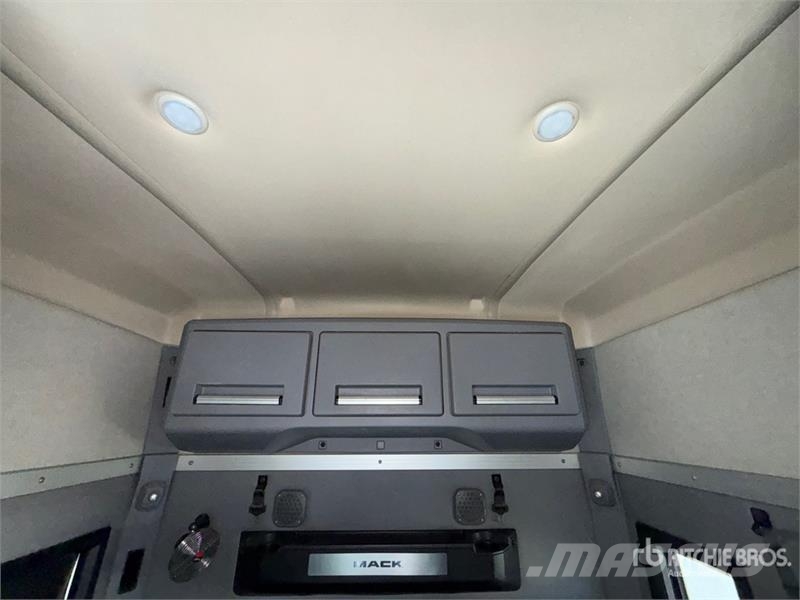 Mack Anthem AN64T 6x4 T/A Sleeper Truck Tractor وحدات الجر