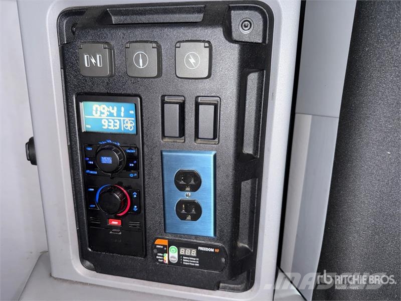 Mack Anthem AN64T 6x4 T/A Sleeper Truck Tractor وحدات الجر