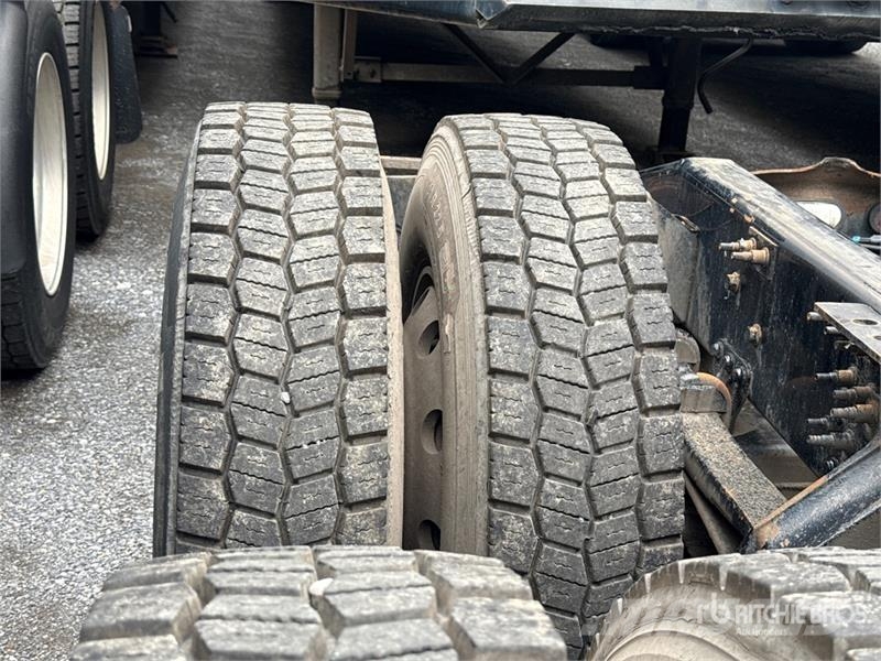 Mack Anthem AN64T 6x4 T/A Sleeper Truck Tractor Ťahače
