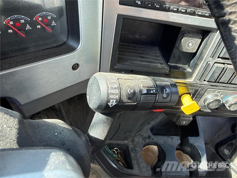 Mack Anthem AN64T 6x4 T/A Day Cab Truck Tractor 트랙터 유닛