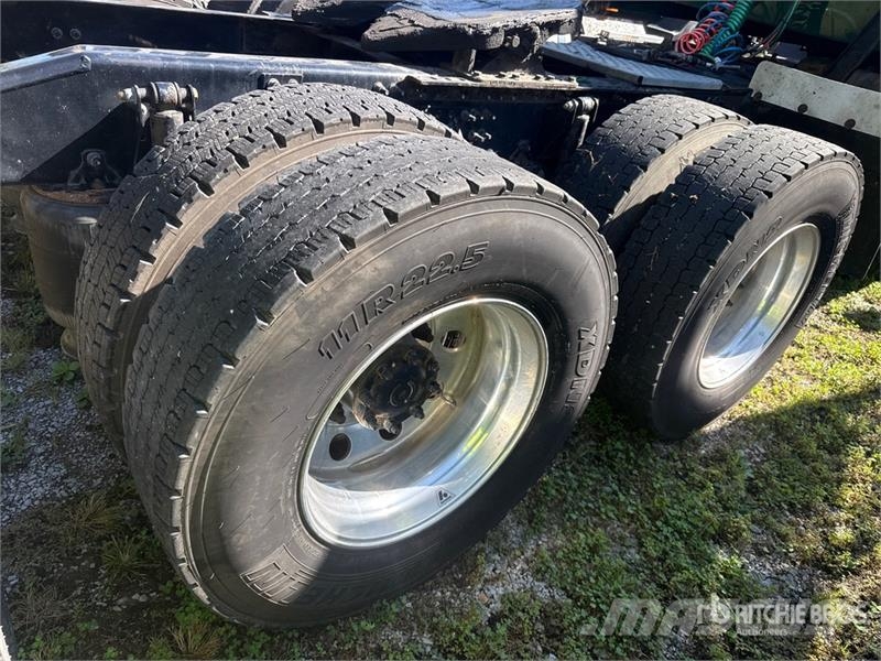 Mack Anthem AN64T 6x4 T/A Sleeper Truck Tractor Tracteur routier