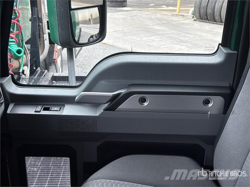 Mack Anthem AN64T 6x4 T/A Sleeper Truck Tractor وحدات الجر