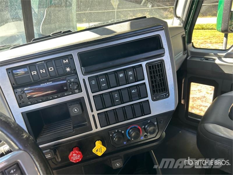 Mack Anthem AN64T 6x4 T/A Day Cab Truck Tractor 中古トラクターヘッド | トレーラーヘッド