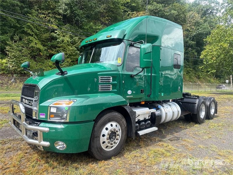 Mack Anthem AN64T 6x4 T/A Sleeper Truck Tractor Tracteur routier