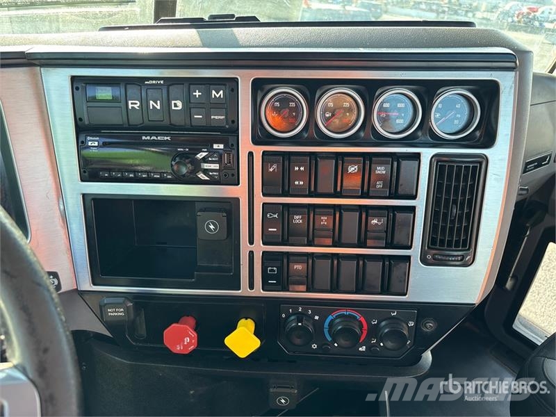 Mack Anthem AN64T 6x4 T/A Day Cab Truck Tractor Motrici e Trattori Stradali