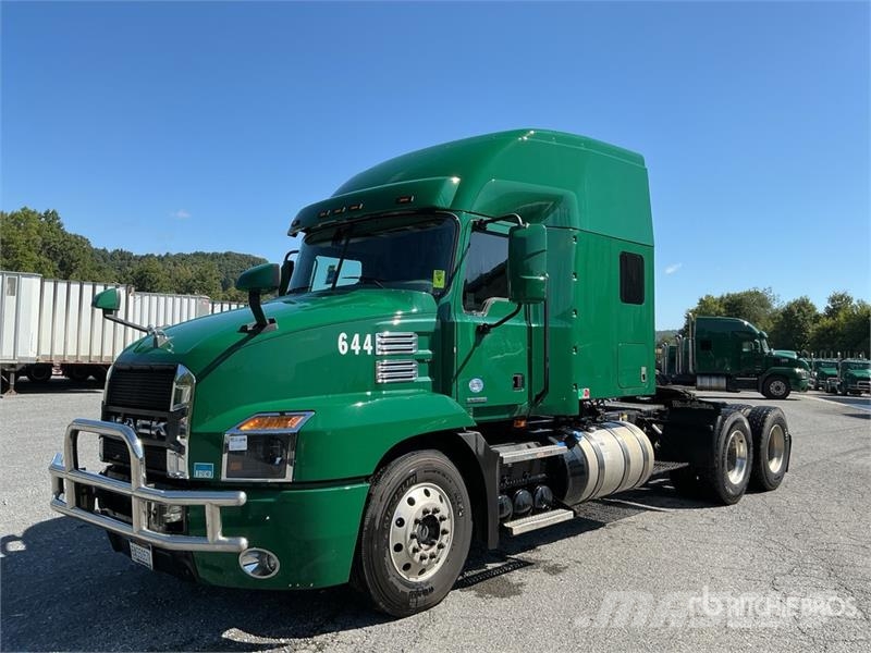 Mack Anthem AN64T 6x4 T/A Sleeper Truck Tractor Ťahače