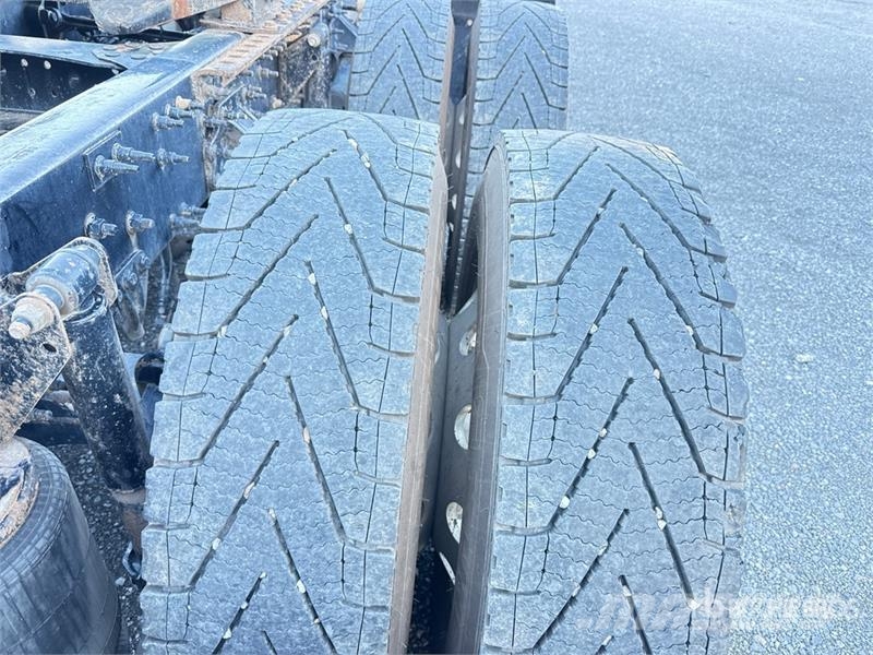 Mack Anthem AN64T 6x4 T/A Day Cab Truck Tractor وحدات الجر