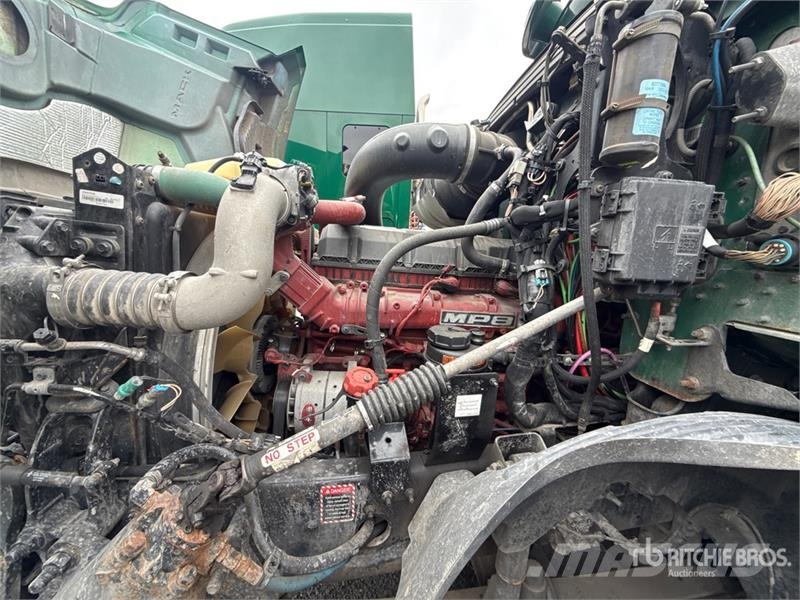 Mack Anthem AN64T 6x4 T/A Sleeper Truck Tractor Ťahače